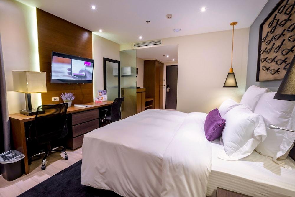 Coro 4* Makati City