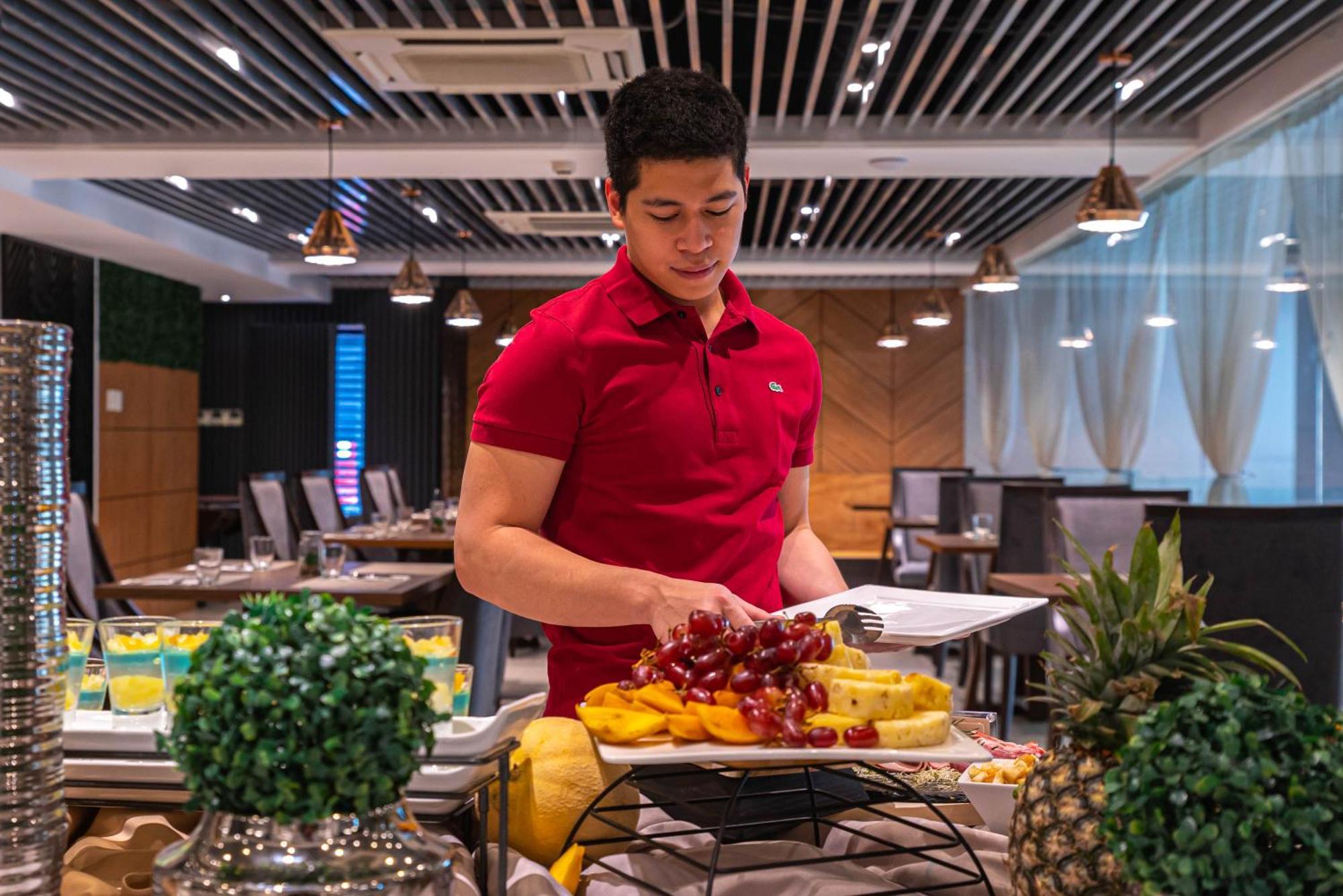 Coro 4* Makati City